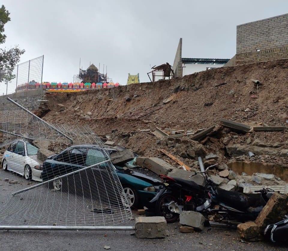 Authorities urged to act swiftly after Jalan Nilam 1 collapse