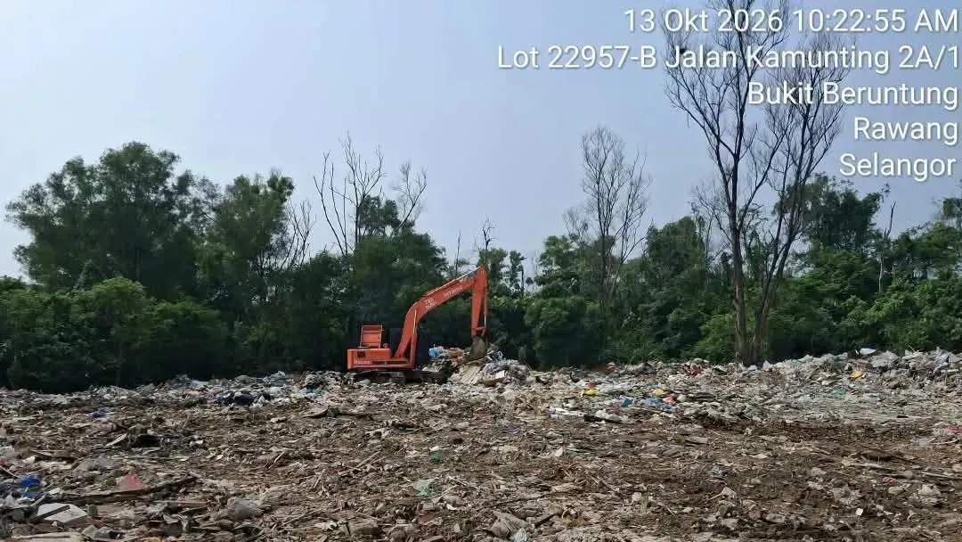 Buang sampah haram di Bukit Beruntung, MPHS sita jentera, kompaun