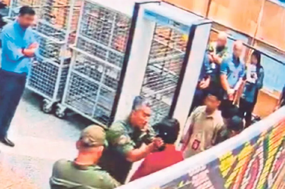 Dua anggota cawangan khas nafi jadi ‘ulat’ di KLIA, dakwa dikasari ketua pengarah AKPS