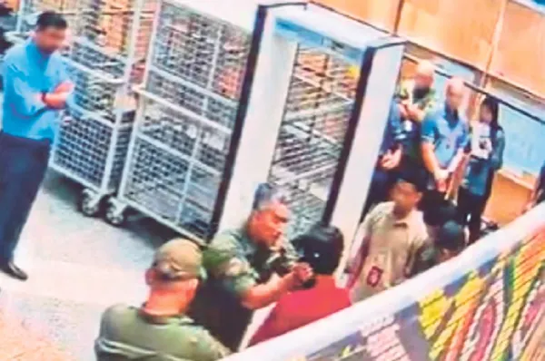 Dua anggota cawangan khas nafi jadi ‘ulat’ di KLIA, dakwa dikasari ketua pengarah AKPS