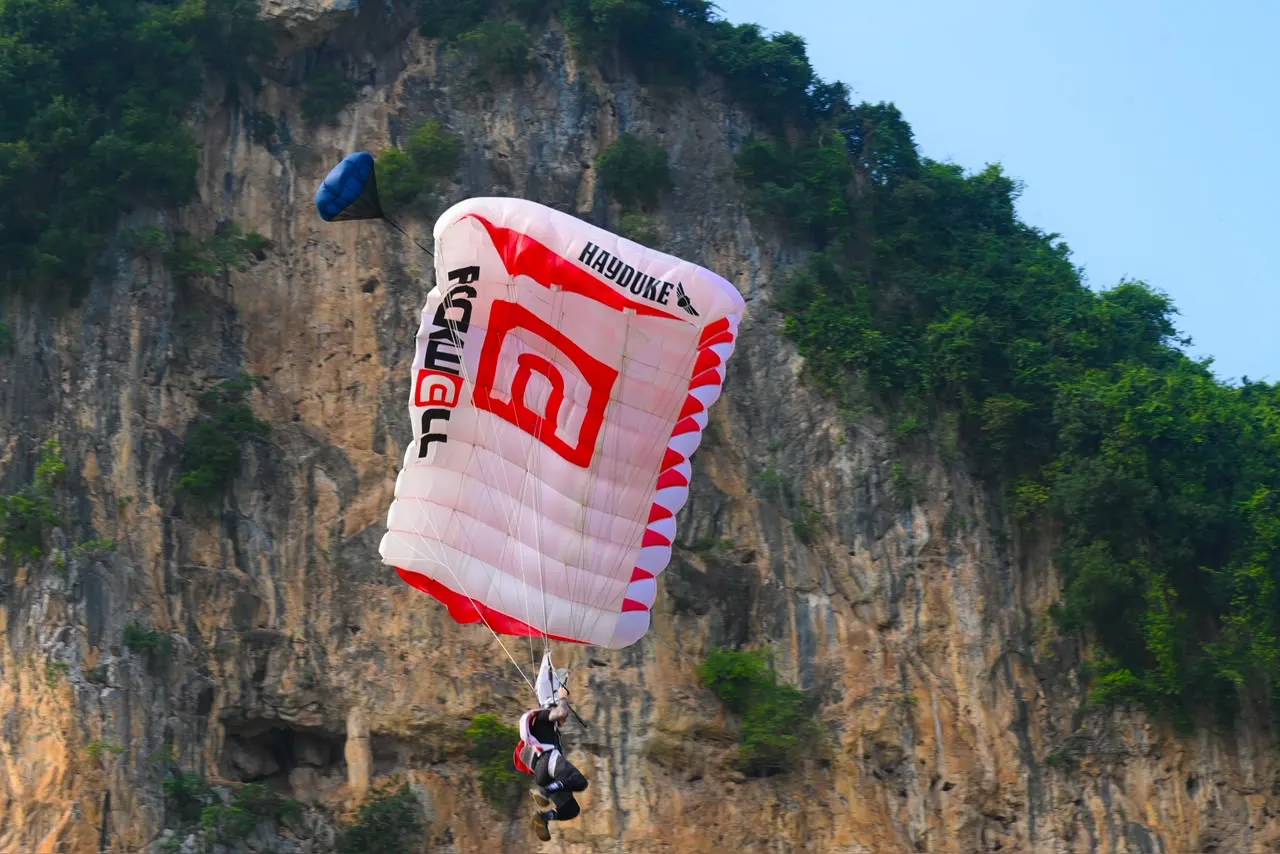 Gua Damai International Base Jump 2026 kembali gegarkan Selayang