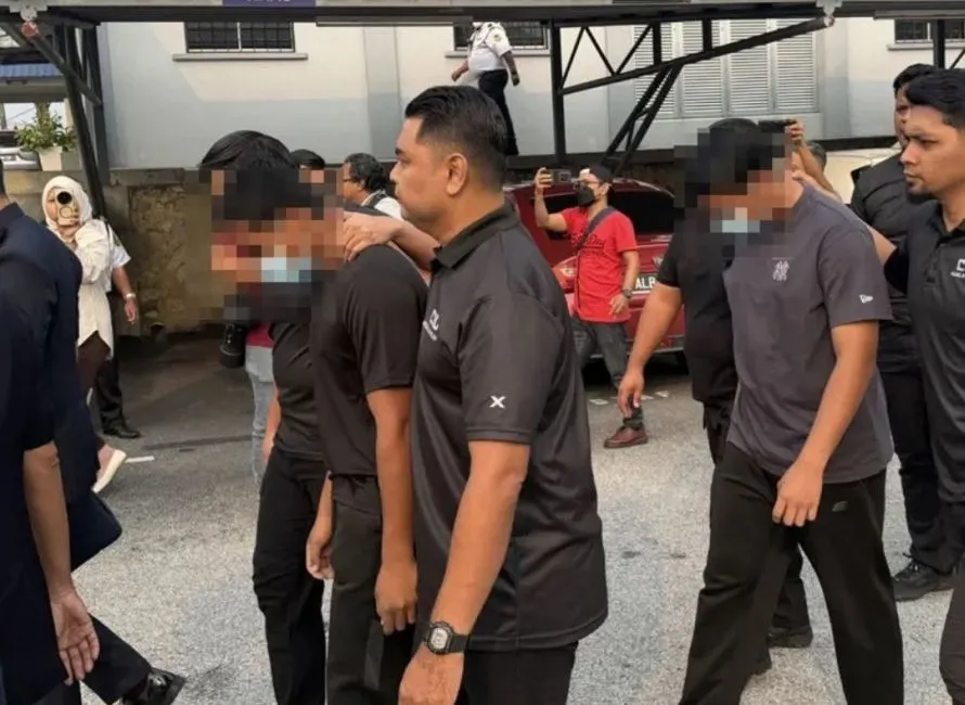 Dua remaja 16 tahun didakwa bunuh pelajar di asrama