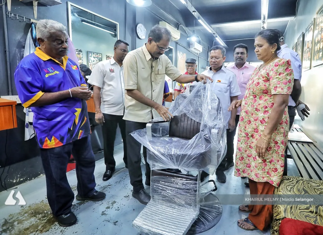 ஐ-சிட் மூலம் இரு புதிய முடிதிருத்தும் நாற்காலிகள்; பத்மாவதியின் தொழிலுக்கு புதிய உத்வேகம்