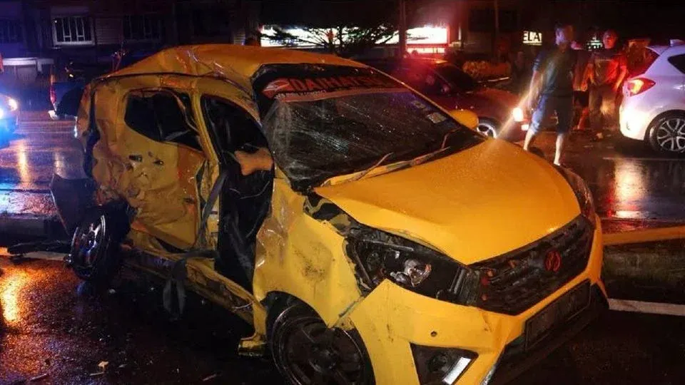 Wanita maut selepas kereta dirempuh treler langgar lampu merah