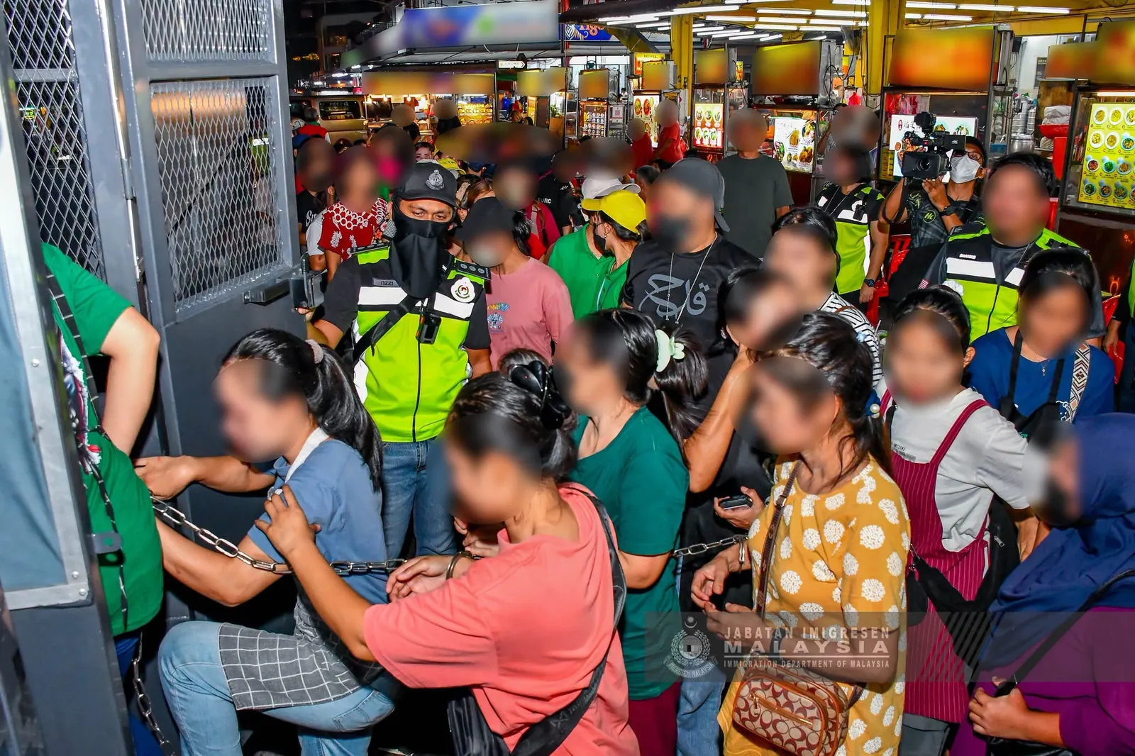 Imigresen tahan enam majikan tempatan, 174 warga asing di Seri Kembangan, Klang