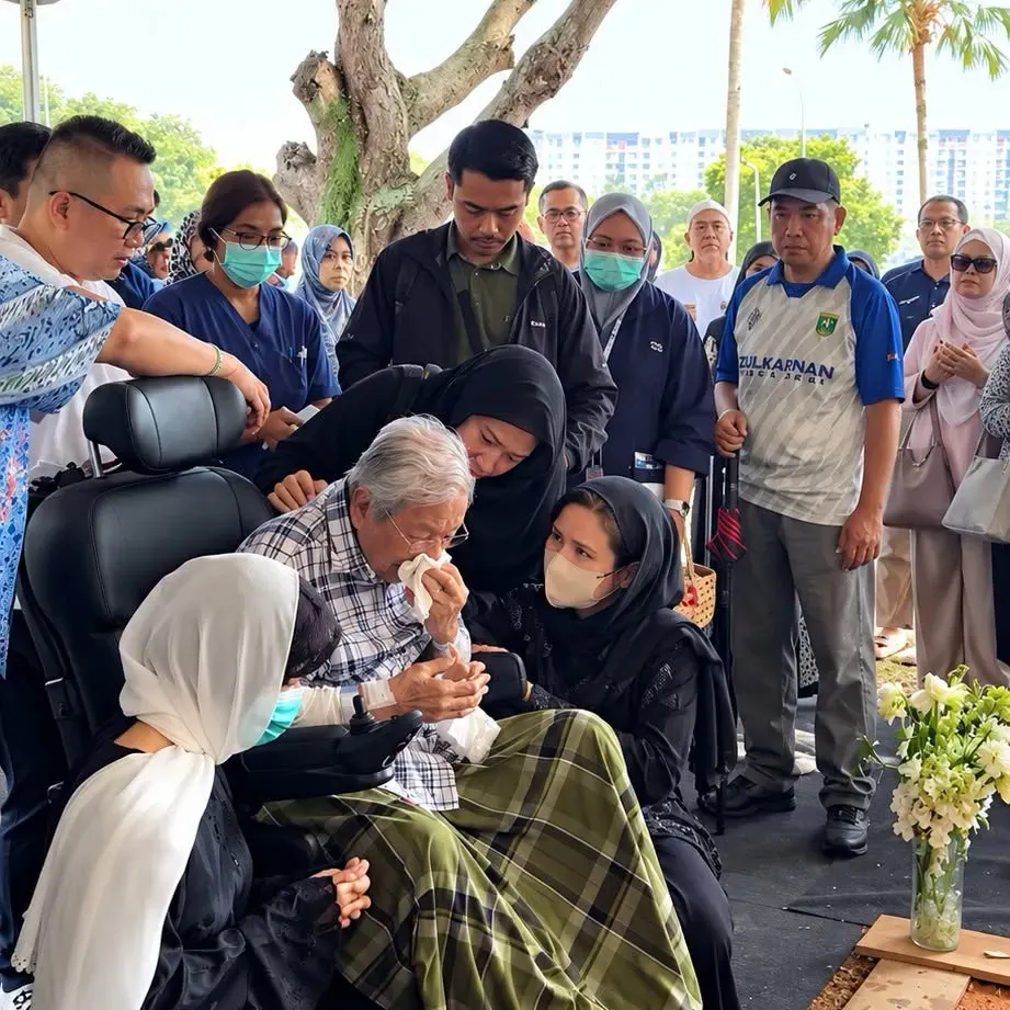 Tun M singgah ziarah pusara isteri selepas keluar IJN